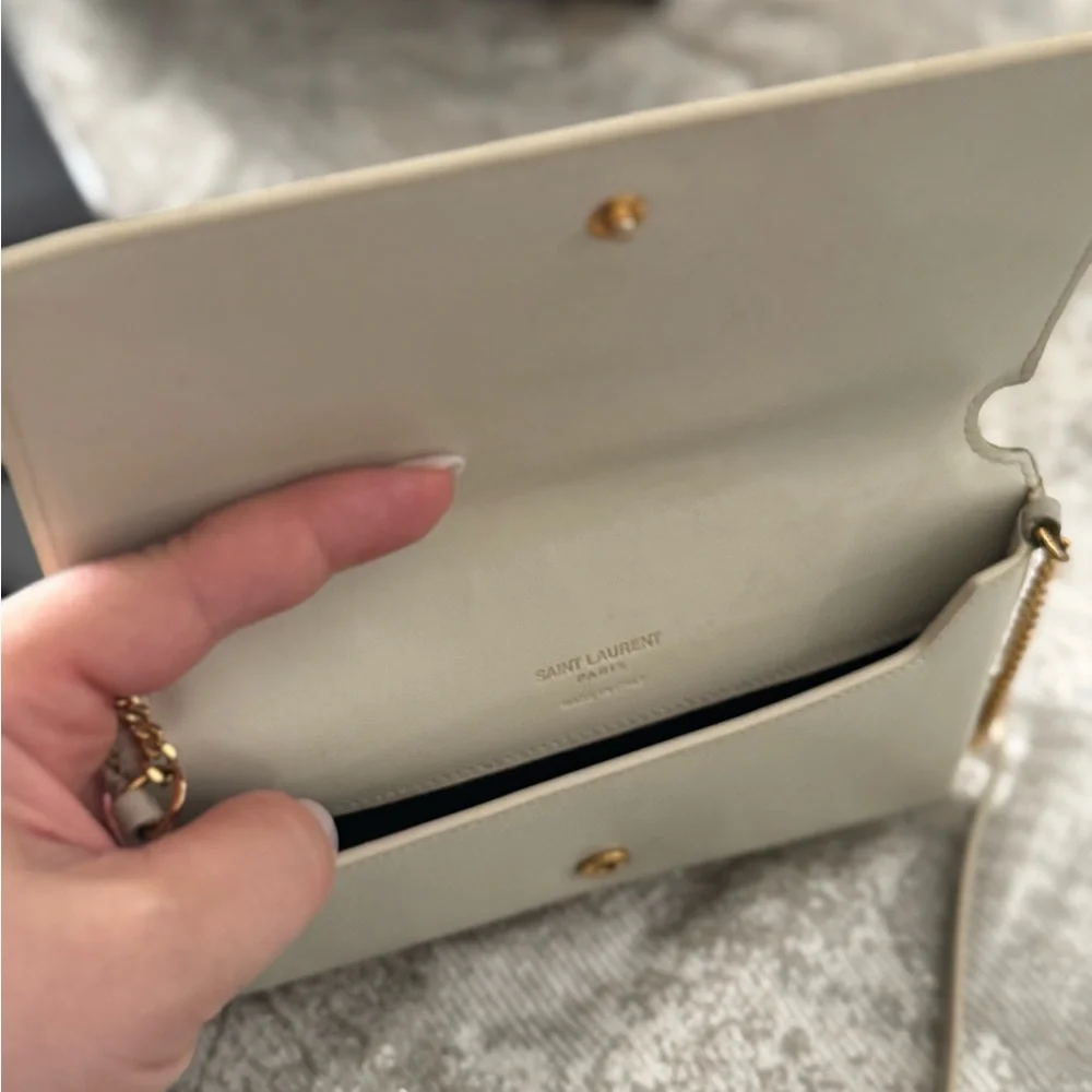 Saint Laurent Cream Clutch with Gold Chain - Picture 5 of 6